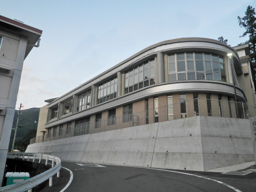 中山中学校屋内運動場改築電気設備工事