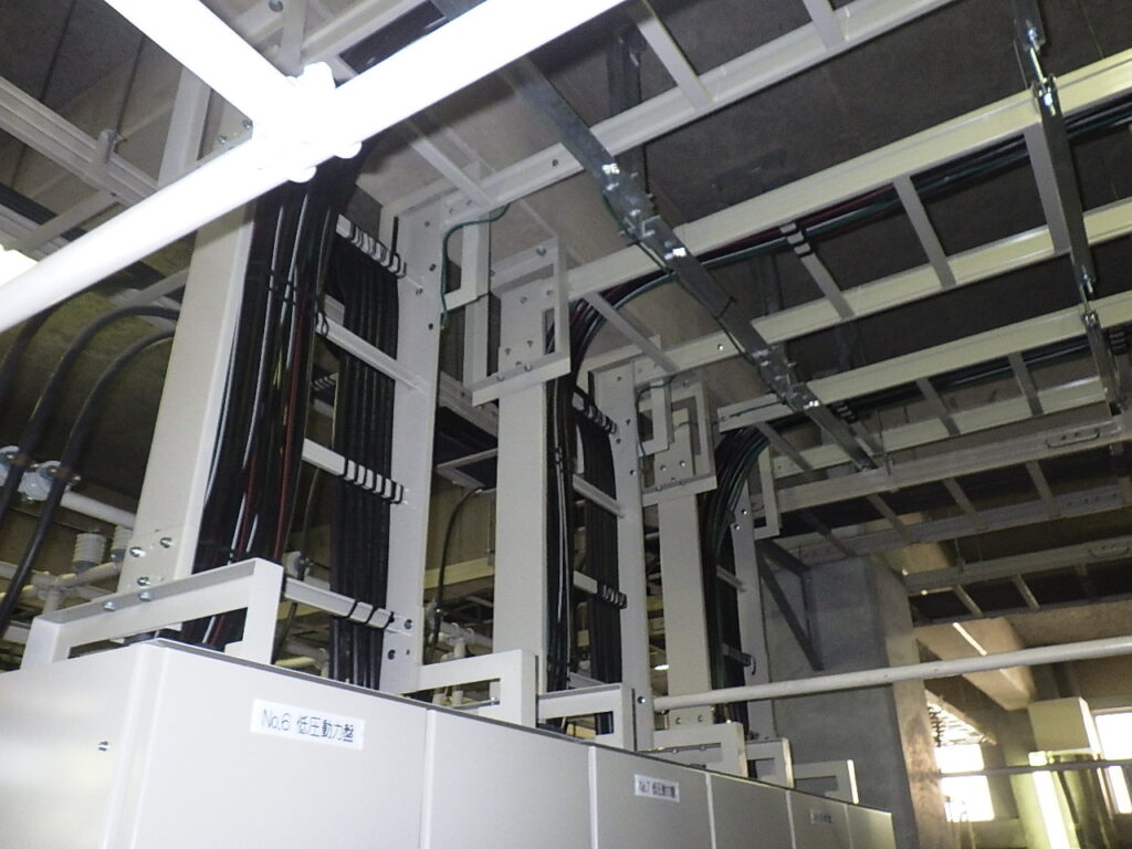 産業技術研究所空調設備外改修電気設備工事